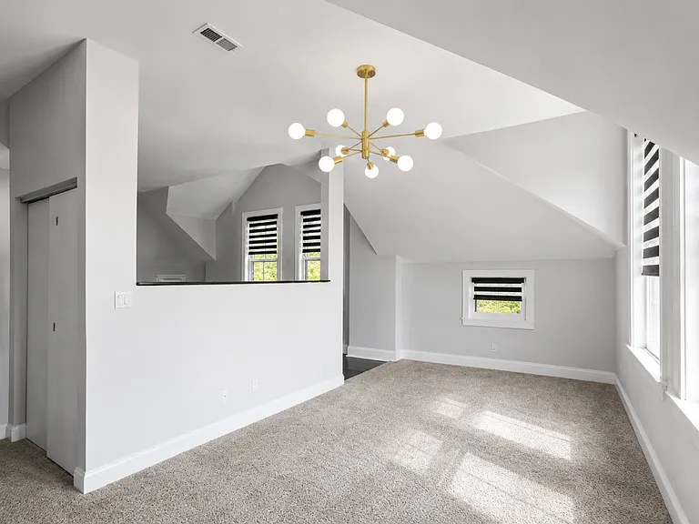 324 W 8th St #3 — Photo 8