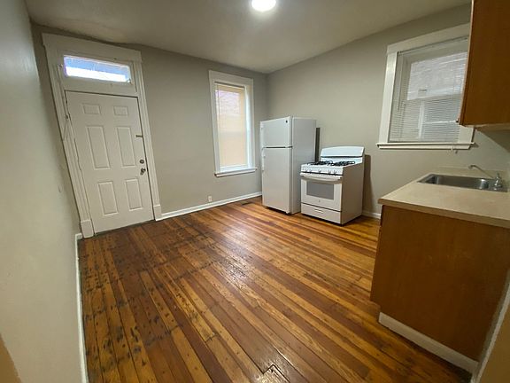 4th image of 3507 Alberta St