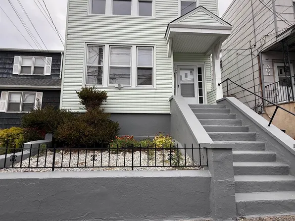 308 Pearsall Avenue image 6 of 12