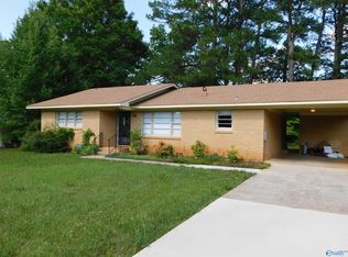 1114 Retlaw St NW, Huntsville, AL 35816