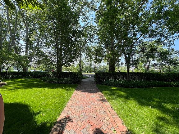 3rd image of 988 Memorial Dr APT 385