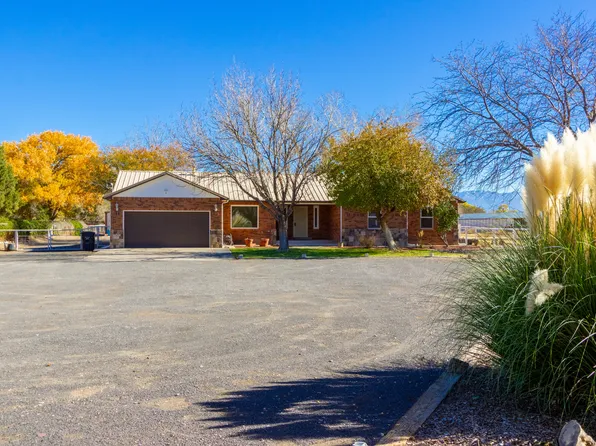 129 Orona Rd, Los Lunas, NM 87031