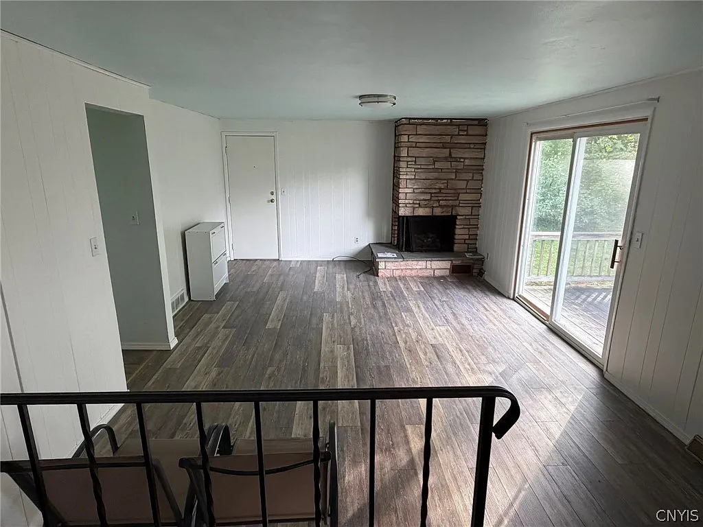 4 bed, 2.5 bath, 1796 sqft, $2,600 — Photo 3