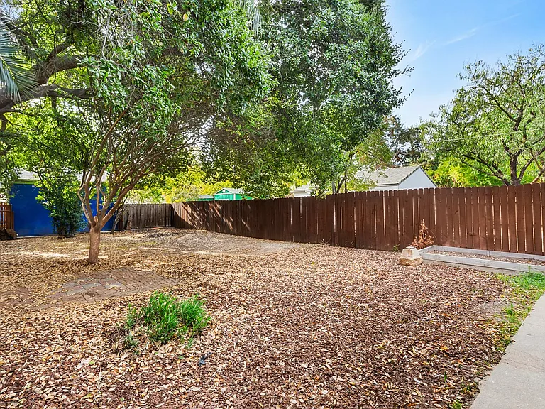 5026 V St — Photo 17