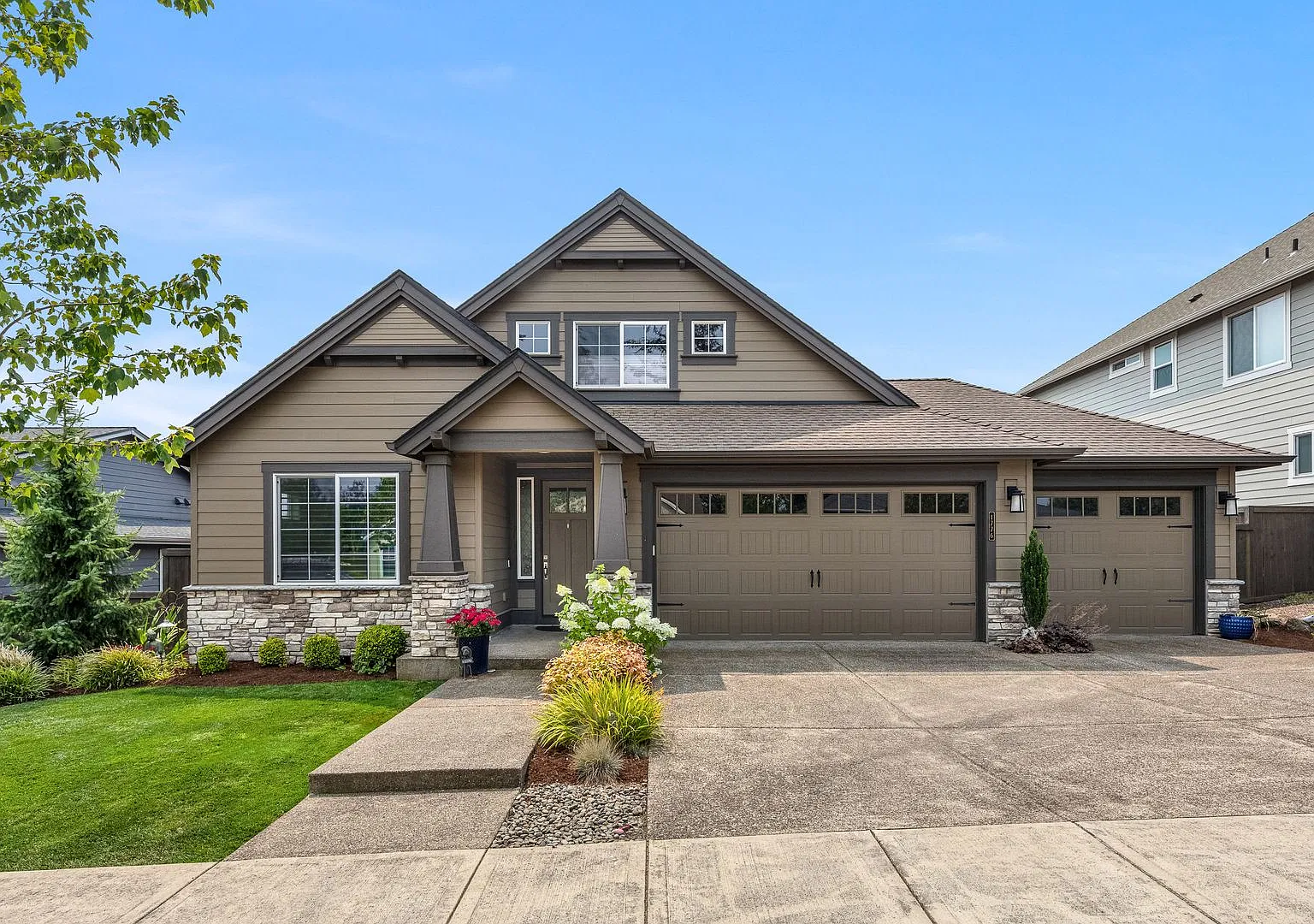 Gorgeous 4 Bedroom Camas Home With Generous Amenities! — Photo 1