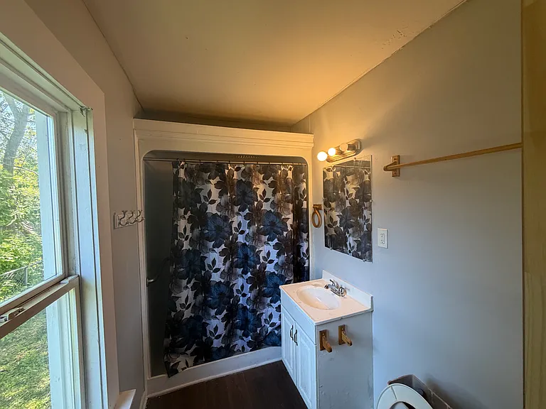 825 Vermilya Ave — Photo 5