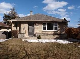 2956 S 93rd St, West Allis, WI 53227