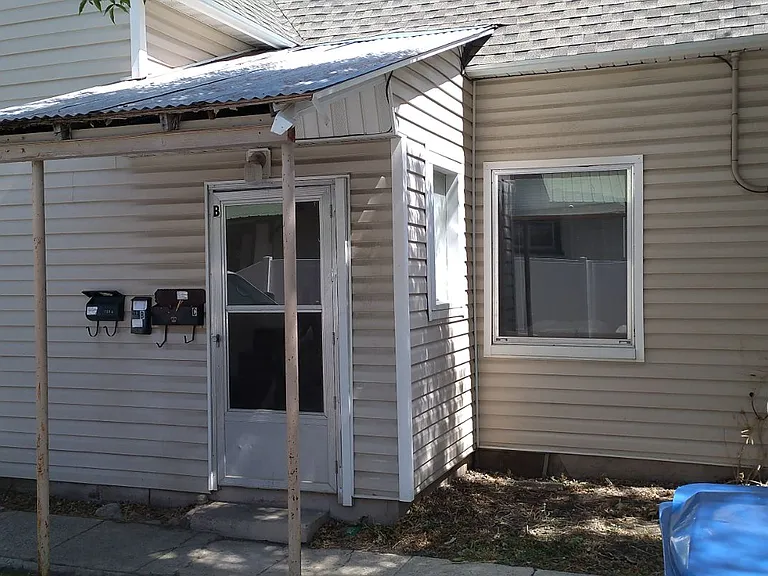 710 Canyon Rd #B — Photo 2