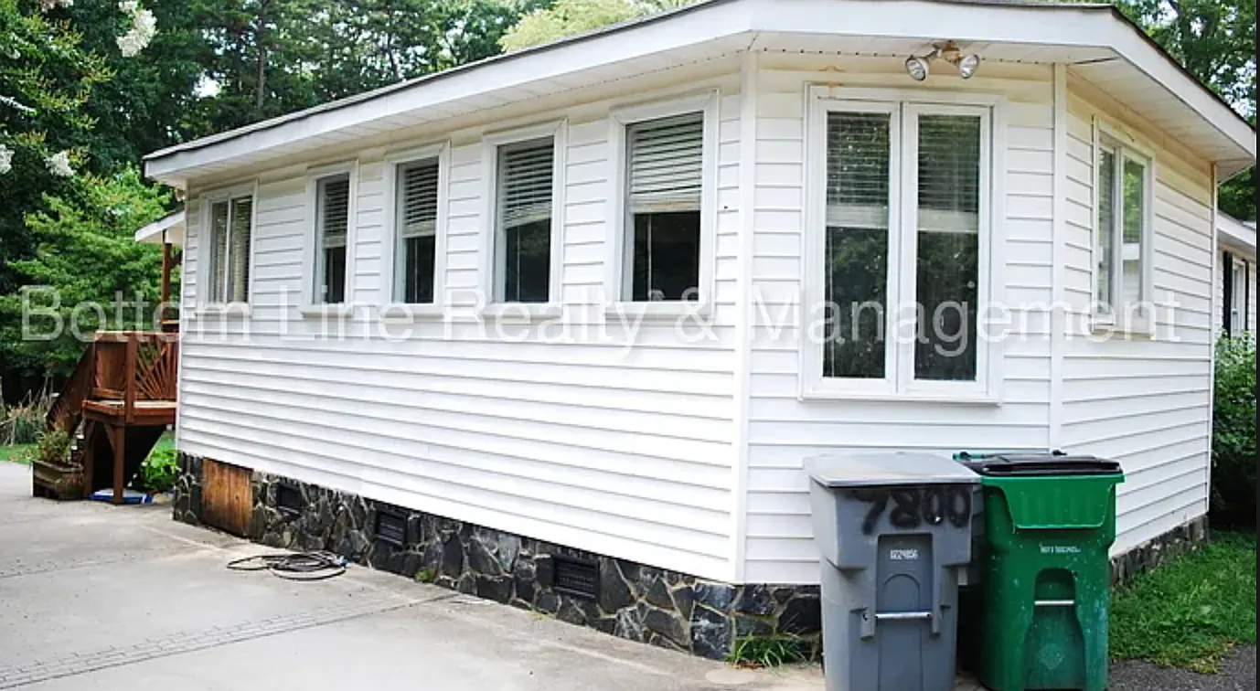 1 bed, 1.5 bath, 825 sqft, $1,450 — Photo 2