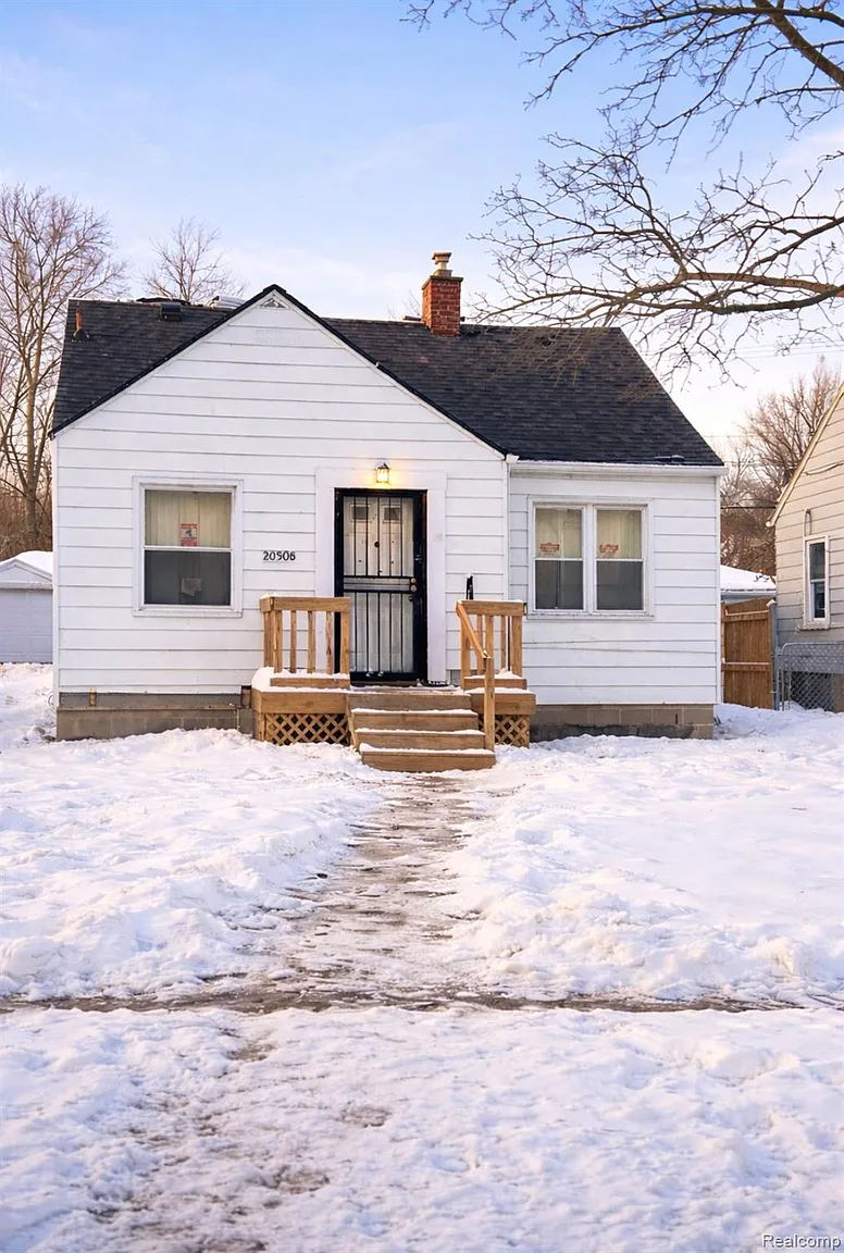 20508 Kenosha St photo 1
