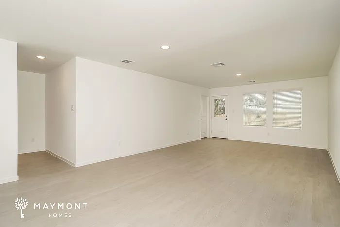 4 bed, 2.0 bath, 1867 sqft, $1,836 — Photo 4