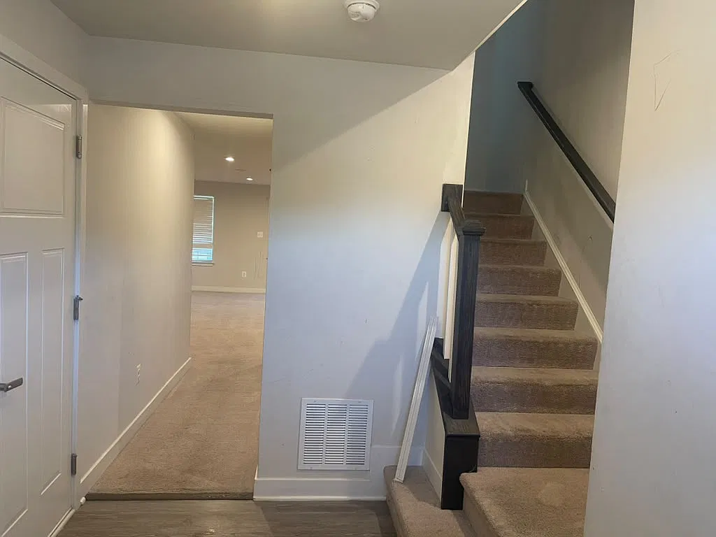3 bed, 2350 sqft, $2,000 — Photo 4