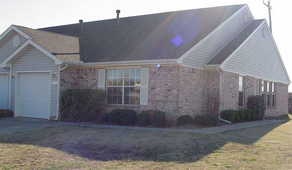 1st image of 1616 High Cir #1620