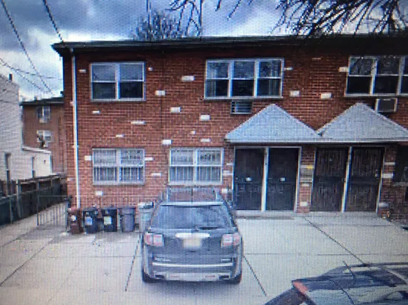 6121 166th St, Flushing, NY 11365