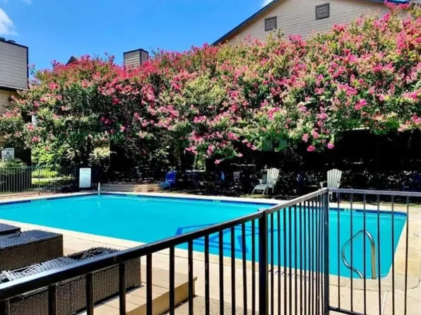 5608 Cougar Dr APT 228, Austin, TX 78745