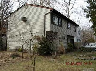 4 Hempstead Dr, Sound Beach, NY 11789