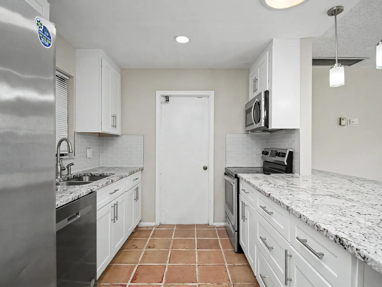 3 bed, 1803 sqft, $4,975 — Photo 2