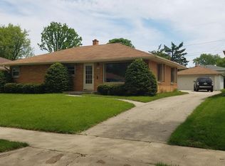 2830 S Cleveland Park Dr, West Allis, WI 53219