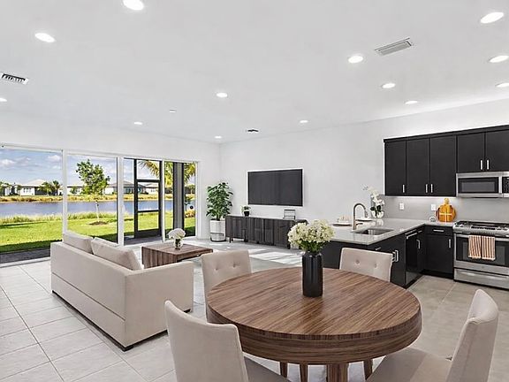 5th image of 12445 Dahlia Ct