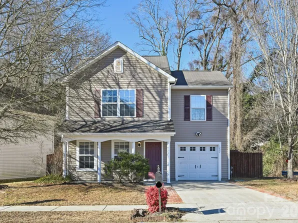 1202 Pinehaven Ct, Charlotte, NC 28215