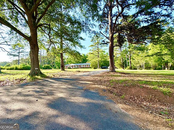 4th image of 158 Hart Rd