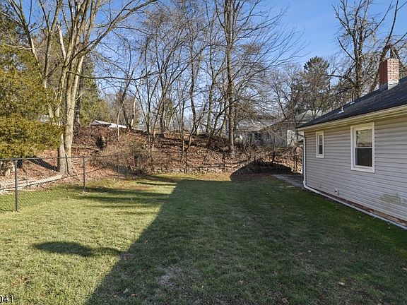 4th image of 265 E Northfield Rd