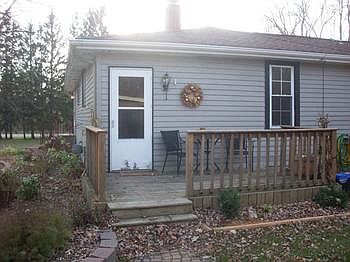 Back doordeck area leads into kitchen.