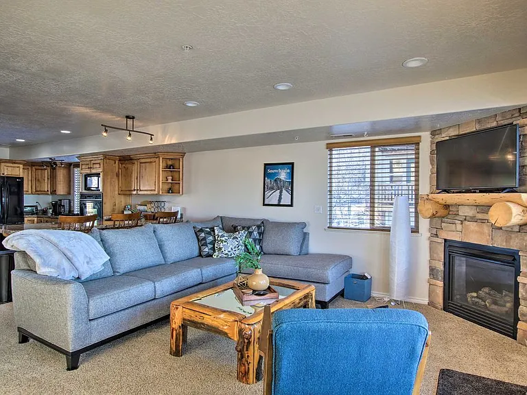 3524 N Fox Run Dr #1 — Photo 28