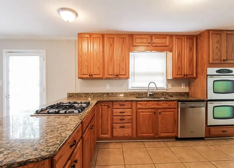 89 Duncan Ct — Photo 2
