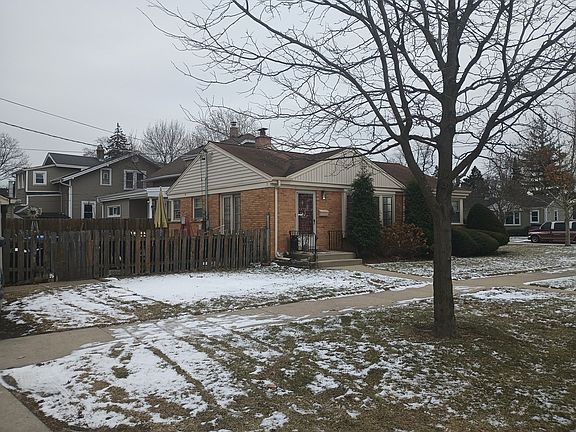 3rd image of 906 Greenview Ave