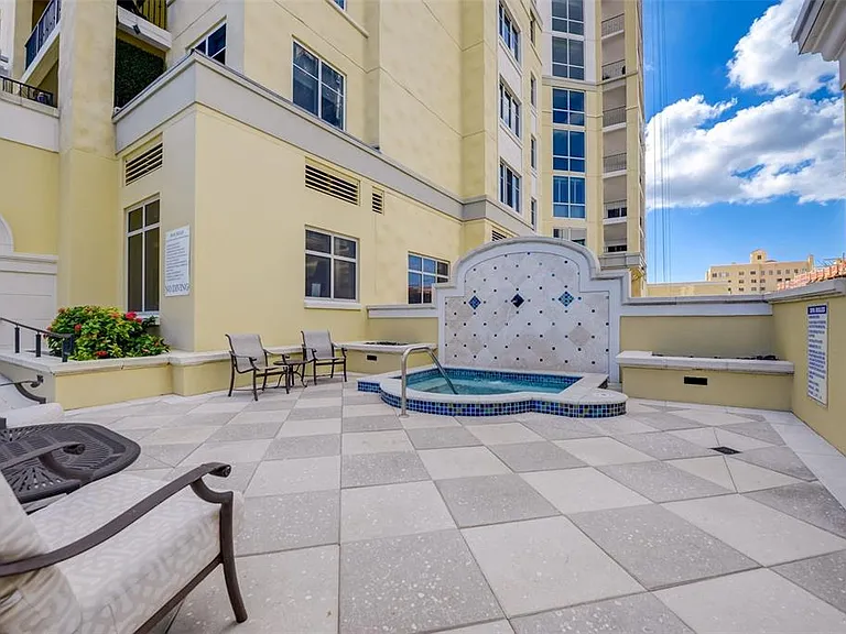 300 Beach Dr NE #305 — Photo 46