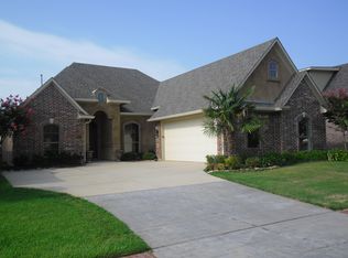 813 Dumaine Dr, Bossier City, LA 71111