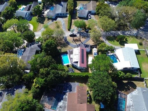 13225 SW 83rd Ct, Pinecrest, FL 33156