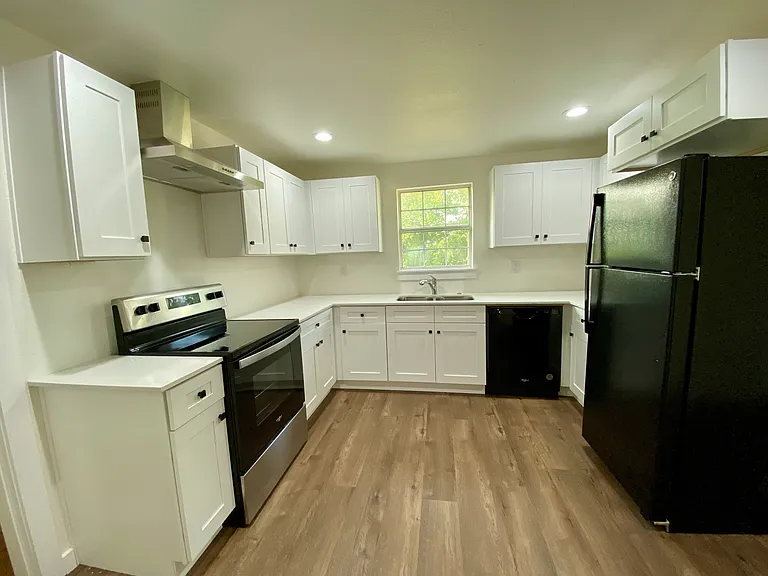 272 Jasmine Ln — Photo 2