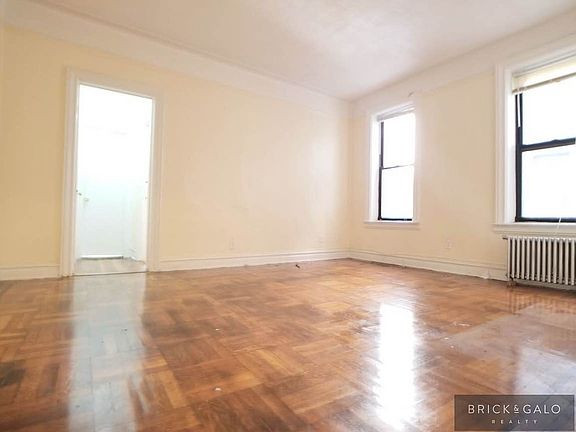3rd image of 11 Midwood St APT C8