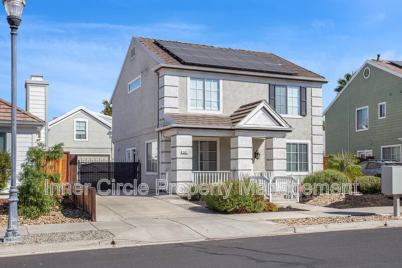4 bed, 3.5 bath, $4,700 — Photo 2
