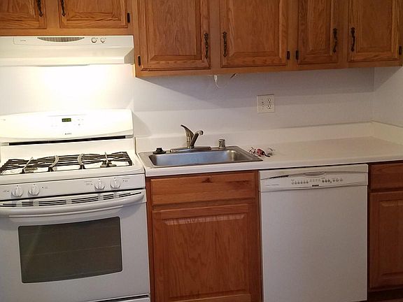 5th image of 1500 S Barton St