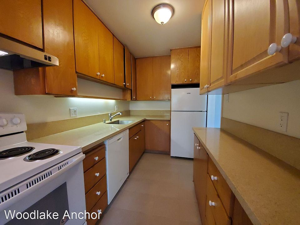 1st image of 820 N Delaware St APT 208