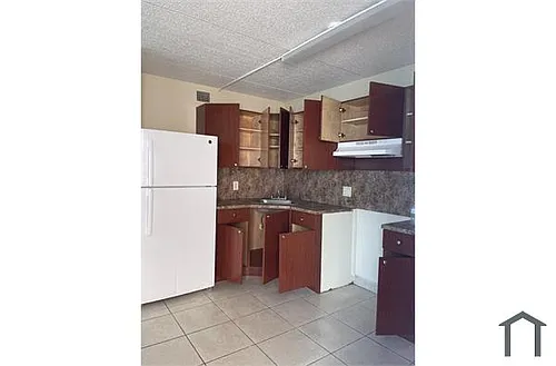 580 SW 1st Ave Photo 1