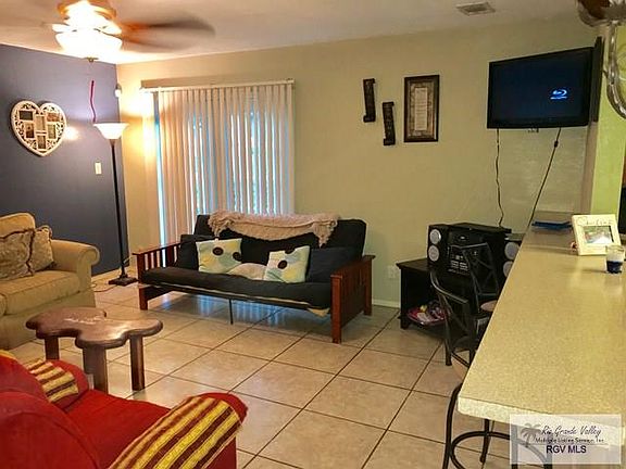 4th image of 55 Laura Ln