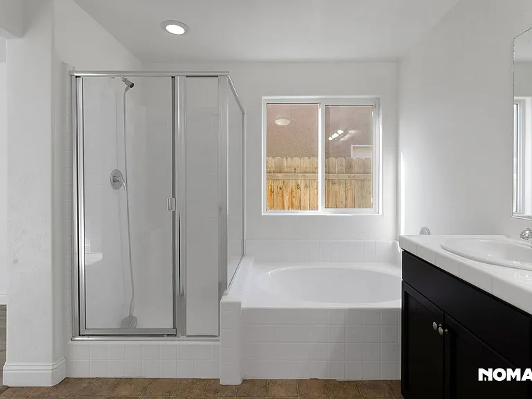 530 Hall St — Photo 19