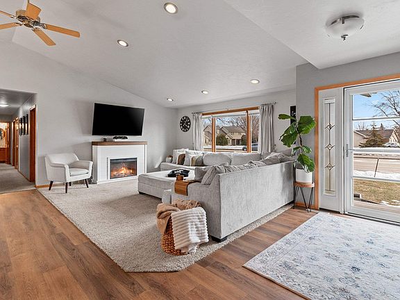 3rd image of 1700 E Midway Rd