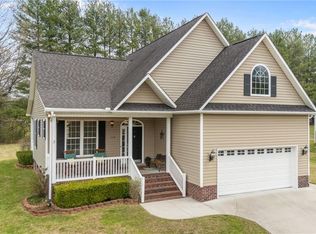114 Meadow Stone Ln, Mount Airy, NC 27030