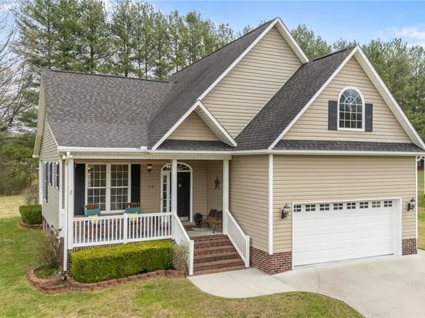 114 Meadow Stone Ln, Mount Airy, NC 27030