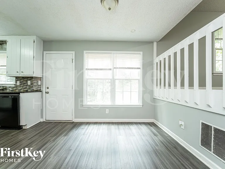 5565 Westberry Ln — Photo 4