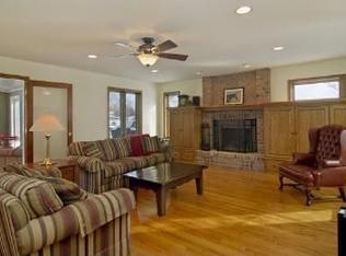 300 Cheyenne Trl, Wayzata, MN 55391