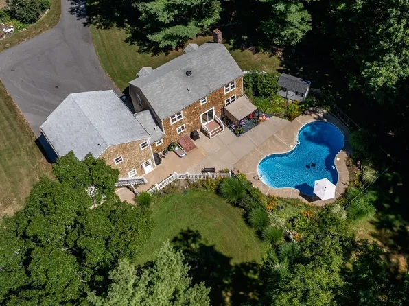 10 Brenrae Dr, Middleboro, MA 02346