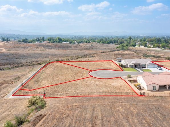 7955 Featherstone Ct #5, Riverside, CA 92506