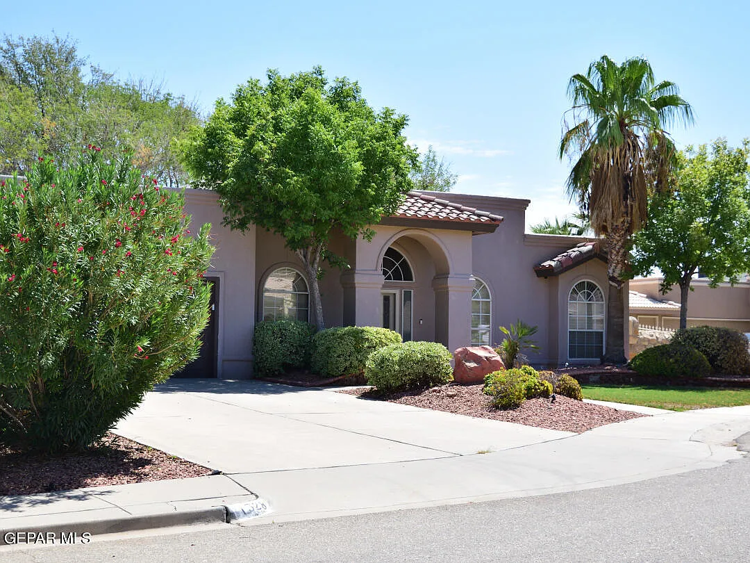 3 bed, 2.0 bath, 1968 sqft, $2,100 — Photo 3