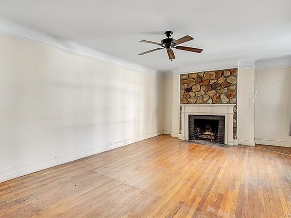 3rd image of 254 Martine Ave APT 1D